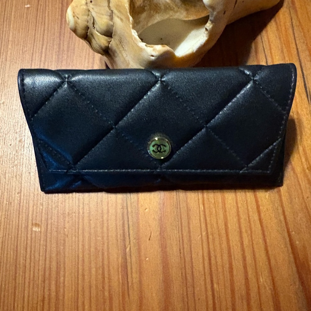 Black Quilted Leather Wallet/coin purse. CHANEL